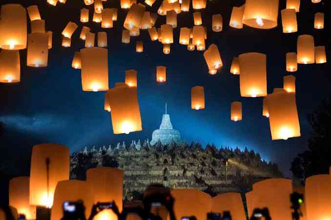 Ingin Ikut dan Menikmati Festival Lampion Waisak Borobudur 2024? Cek Jadwal dan Cara Daftarnya Disini!