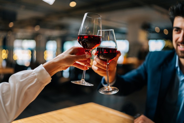 Berikut 5 Minuman yang Dipercaya Bikin Panjang Umur: Salah Satunya Wine
