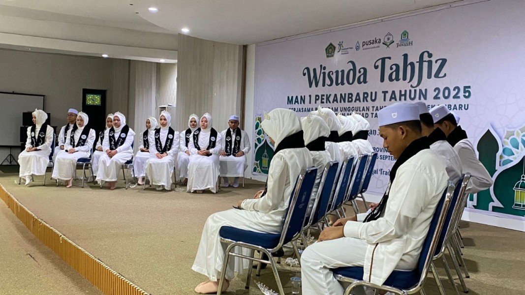 MAN 1 Pekanbaru Gelar Wisuda Tahfidz Angkatan I, 21 Siswa Raih Predikat Hafiz Quran