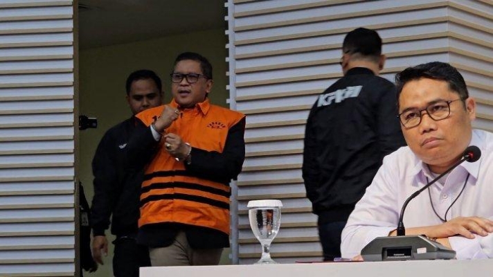 Akhirnya KPK Tahan Sekjen PDIP Hasto Kristiyanto dalam Kasus Suap dan Menghalangi Penyidikan