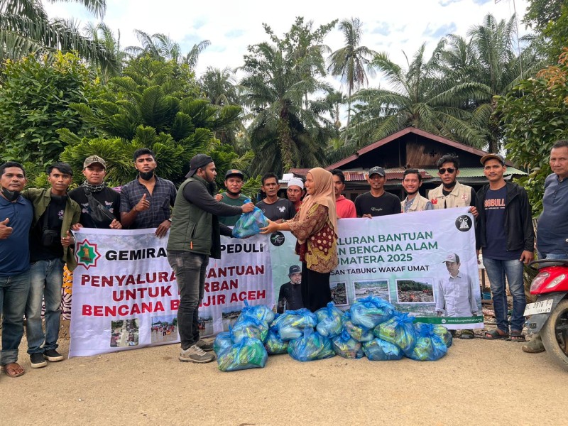 Peduli Bencana Sumatera, UAS Salurkan Donasi YTWU di Aceh