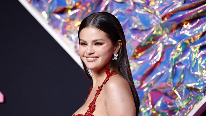 Kini Selena Gomez Masuk 'Geng Miliarder Artis' Bersama Kim Kardashian dan Taylor Swift