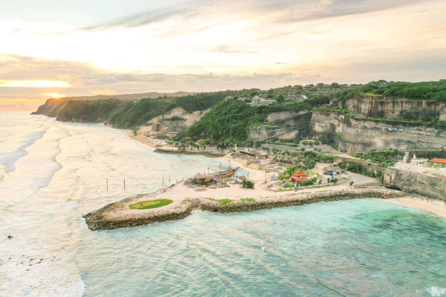 Lokasi Pantai Melasti Ungasan Bali yang Keindahannya Bikin Betah