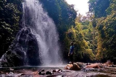 Ajak Keluarga ke Kolam Alami Air Terjun Sigiutan, Anak-anak Dijamin Enggan Pulang