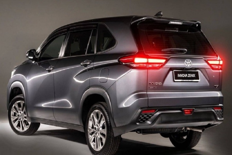 Kijang Innova Kembali ke Posisi Puncak 20 Mobil Terlaris Juni 2024