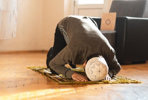 Berikut Tata Cara dan Bacaan Niat Sholat Idul Adha Sendiri di Rumah