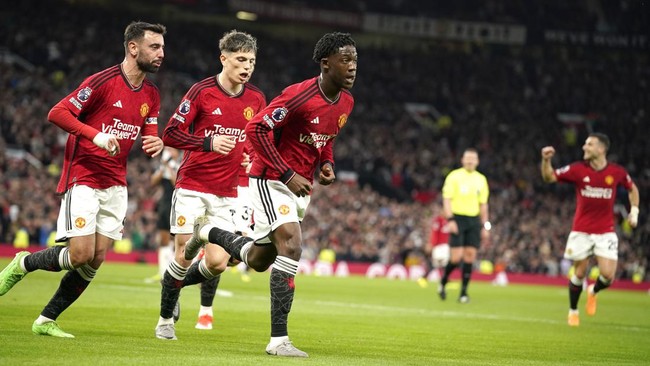Tak Ingin Ditinggal Suporter, MU Sikat Newcastle 3-2