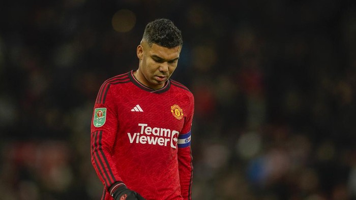 MU Hancur Lebur di Liga Inggris Musim Ini, Fans Setan Merah Salahkan Casemiro
