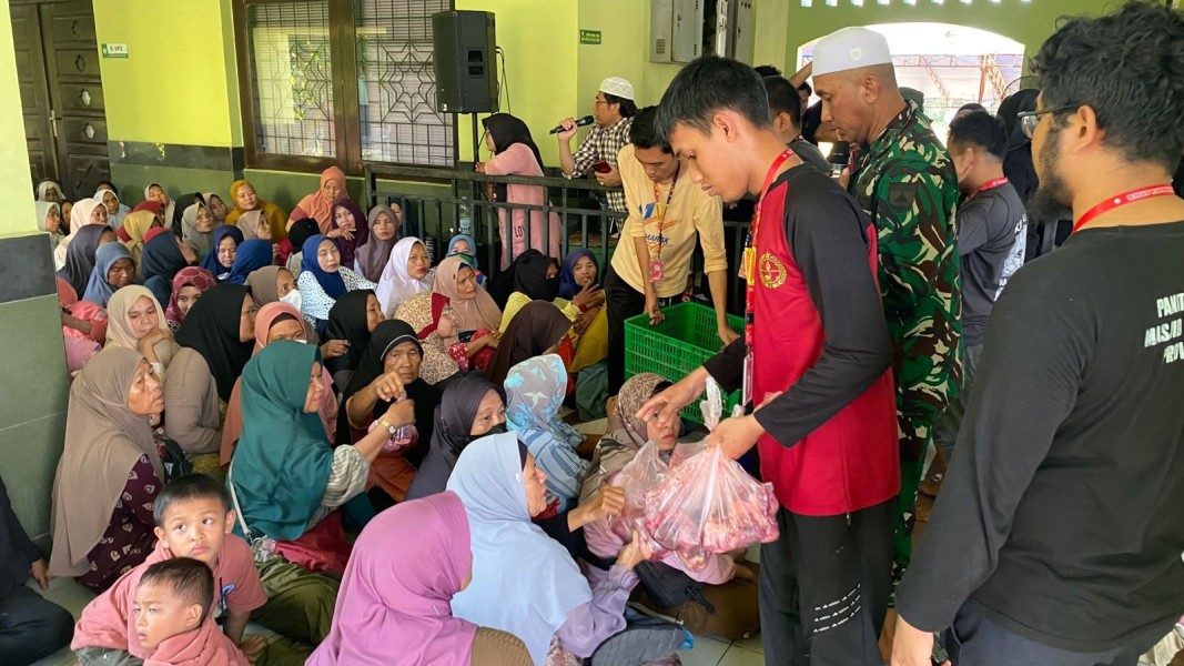 Masjid Raya An-Nur Sembelih 8 Sapi dan 3 Kambing, Daging Kurban Dibagikan kepada 500 Lebih Penerima