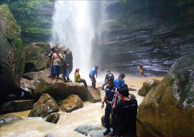 Wisata Air Terjun Tembinus, Tempat Ngadem Paling Seru di Dekat Ibu Kota Baru
