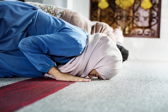 Ternyata Gerakan Sujud Punya 5 Manfaat Dahsyat, Berikut Penjelasan dari Sisi Kesehatan