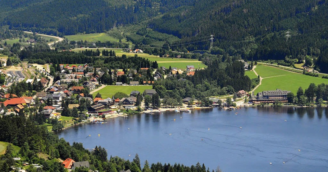 Melongok Sederet Keindahan Kota Titisee-Neustadt Jerman yang Dikunjungi Selegram Fuji, Memang Keren Banget!