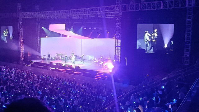 Gemuruh Konser 'Restart' Jakarta: Gila, Kyunyun Kililing Seluruh Panggung untuk Sapa Semua Penonton