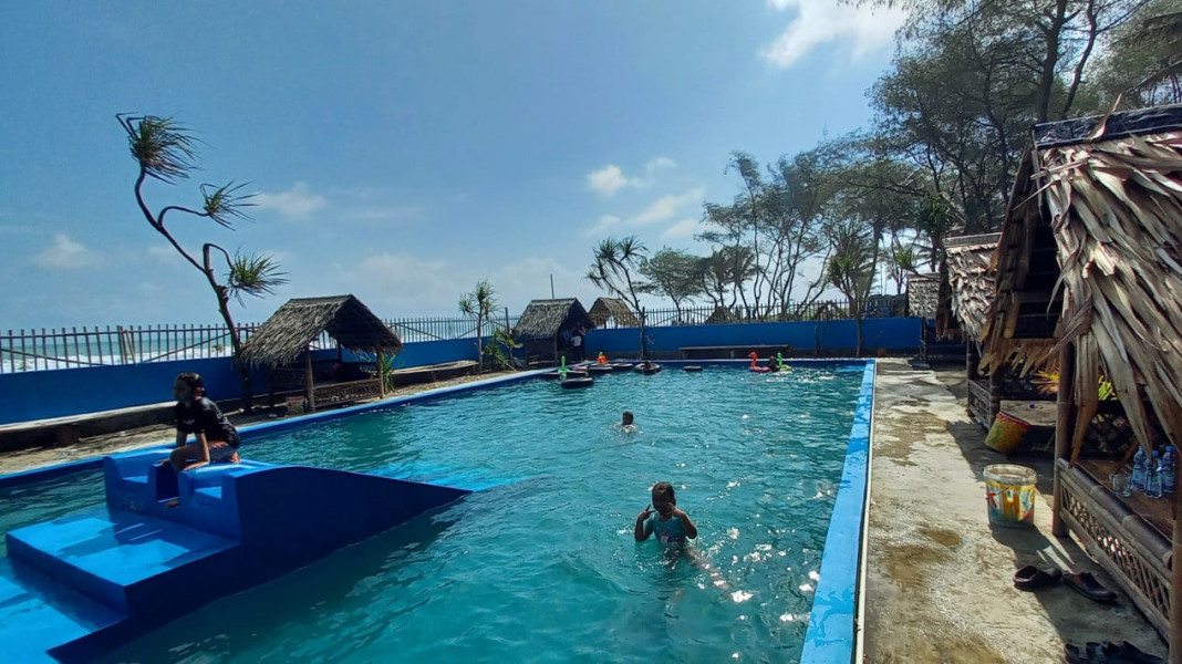 Wisata Murah Meriah di Pantai Cemara Sewu, Memburu Kebahagiaan tak Harus Mahal