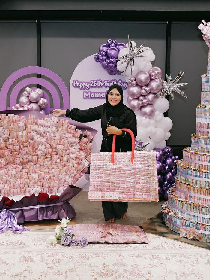 Ultah ke-26, Atta Halilintar Hadiahi Aurel Keset hingga 'Gunungan' Bertingkat 12 dari Uang Kertas