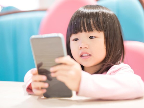 Awas! Bahaya Screen Time Berlebihan Terhadap Kesehatan Fisik dan Mental