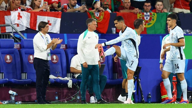 Dan Ronaldo pun Ngamuk Saat Ditarik dari Lapangan: Portugal Dihajar Georgia 2-0