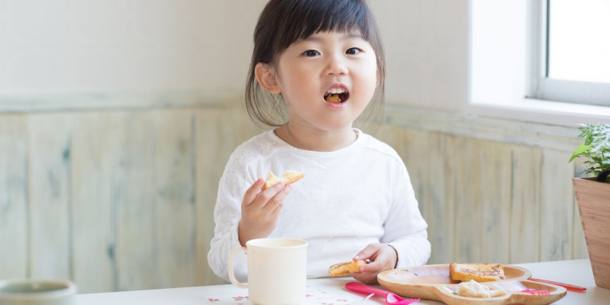 Jangan Asal-asalan, Ini Tips Memberikan Camilan Sehat untuk Anak