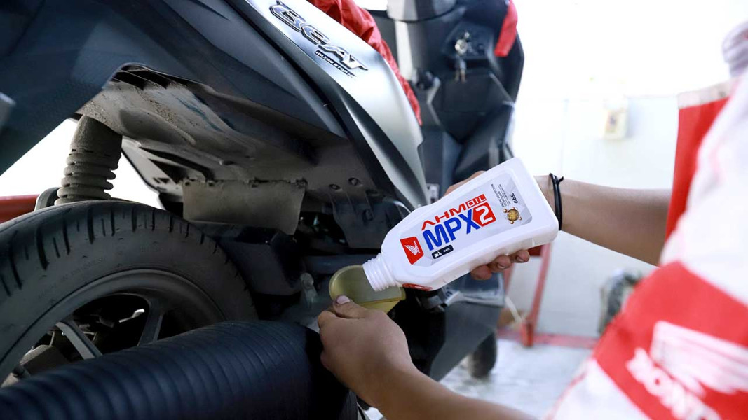 Catat! Ini Waktu Ganti Oli Motor Matic Honda yang Tepat Menurut Mekanik Berpengalaman