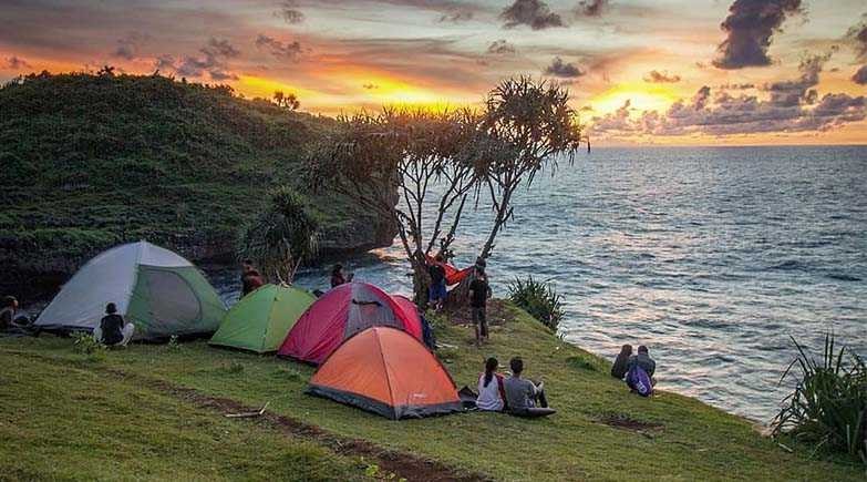 Yuk, Ikutan Memburu Sunset Hingga ke Bibir Pantai Kesirat Gunung Kidul Yogyakarta