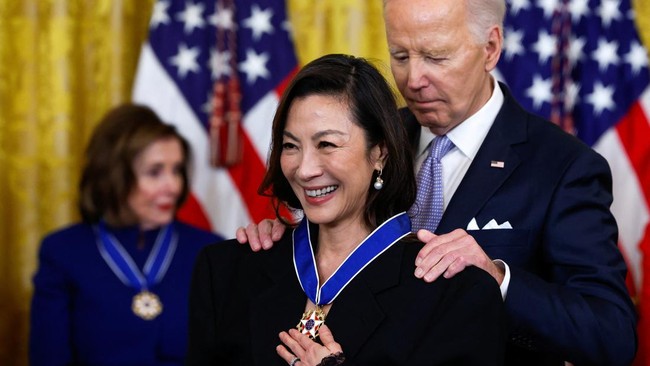 Michelle Yeoh, Orang Pertama Asia Penerima Presidential Medal of Freedom