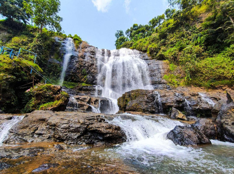 Ingin Menikmati Keindahan Air Terjun Niagara? Tak Perlu Jauh-Jauh, ke Curug Cikondang Cianjur Aja