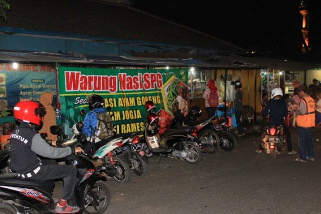 Ini Dia 5 Tempat Makan Ayam Goreng Paling Gurih Renyah Tak Ada Lawan di Bandung