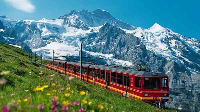Mewahnya Berwisata ke Puncak Eropa di Pegunungan Alpen Swiss, Tertarik?