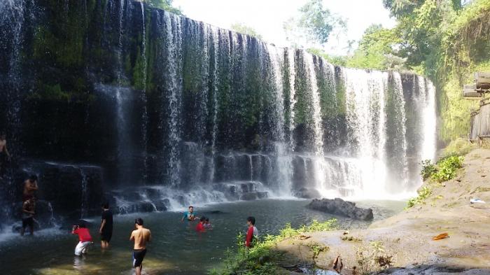 Berbasah Ria di Air Terjun Temam, Sensasi Liburan di 'Niagaranya Indonesia' dari Sumatera Selatan