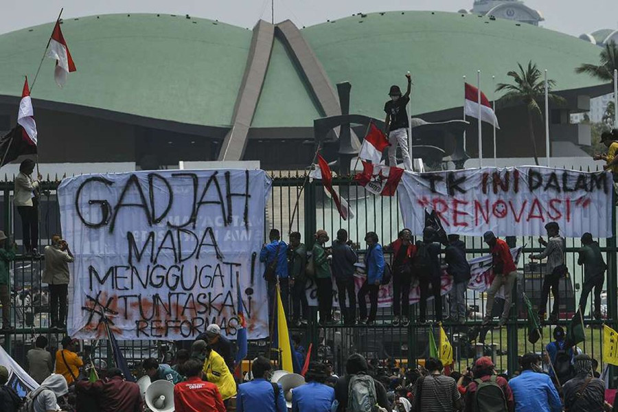 Demo Darurat Indonesia Hari Ini: Ribuan Mahasiswa dan Buruh Siap Kepung DPR