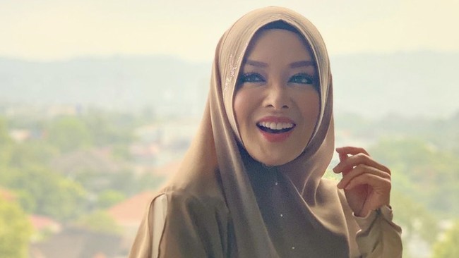 Salut, Presenter Cantik Terry Putri Kerja Jadi Pengantar Makanan di AS untuk Pemasukan Tambahan