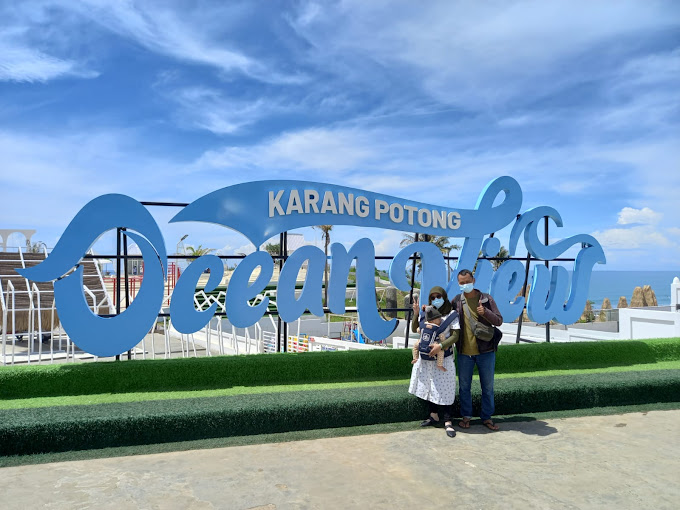 Menikmati Sunset di Karang Potong Ocean View Cianjur: Ketika Gerbang Surga Terlihat saat Matahari Terbenam