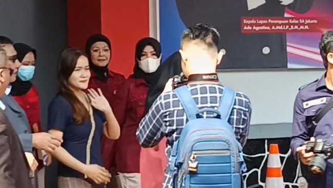 Dapat Remisi 58 Bulan, Jessica Wongso Akhirnya Tersenyum Keluar Lapas